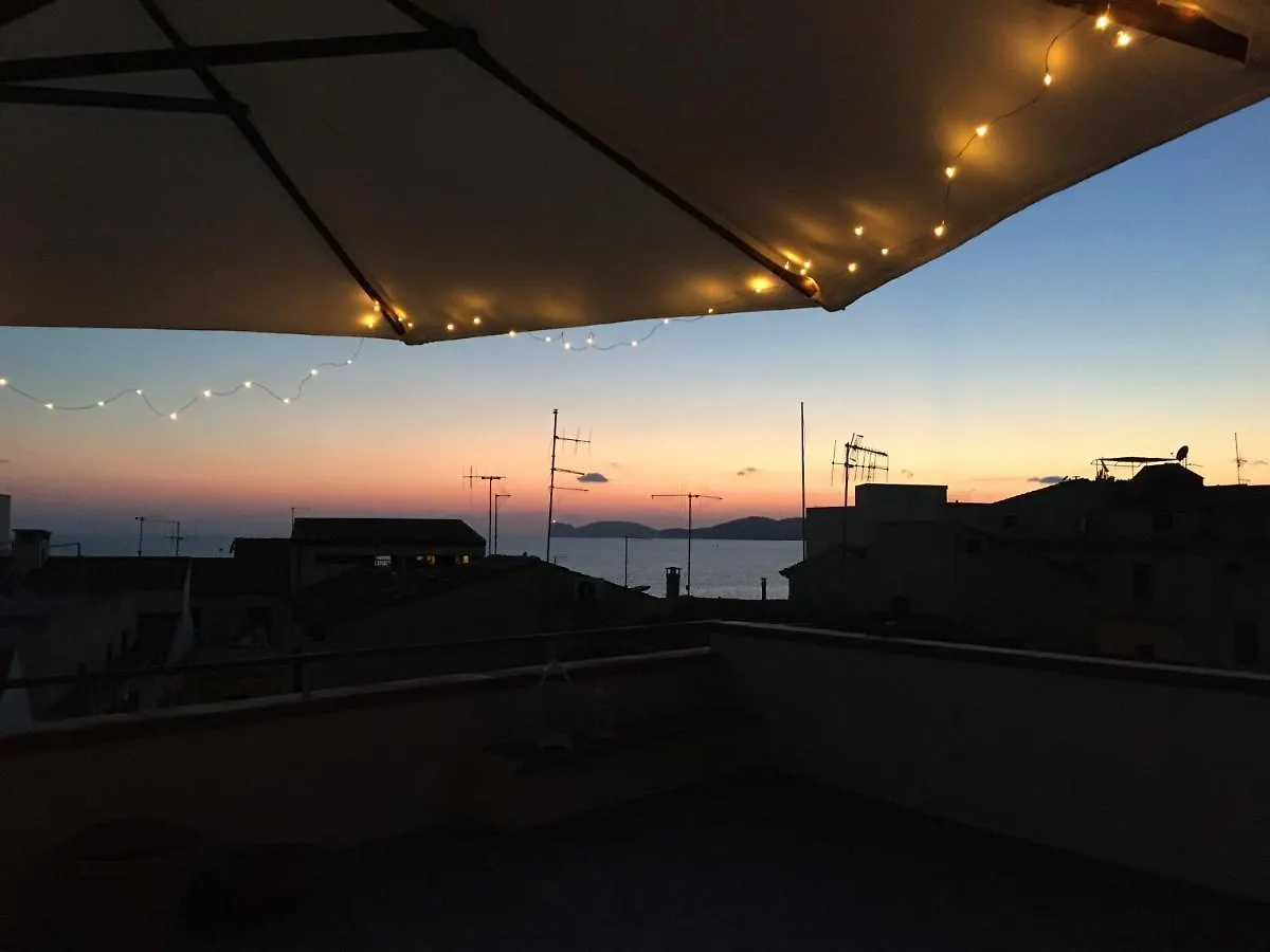 Casa vacanze Appartamento con grande terrazza sul mare Alghero Italia